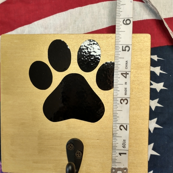 Dog leash holder wooden black paws hand crafted 5.5 X 6 - Picture 7 of 7